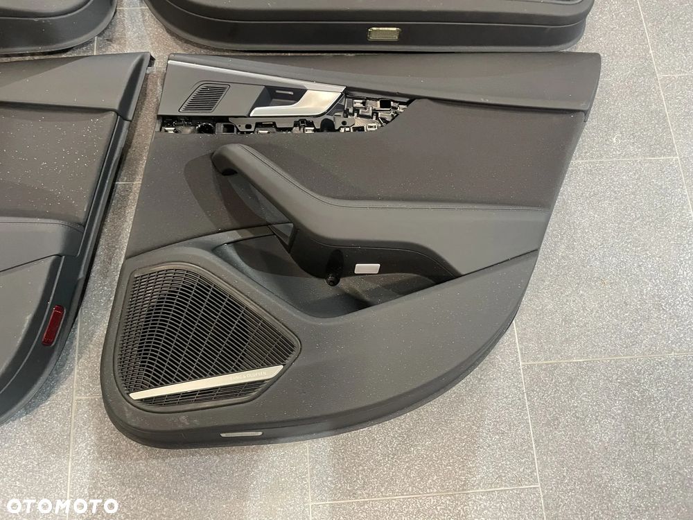 Audi A4 B9 8W boczek tapicerka drzwi B&O - 2