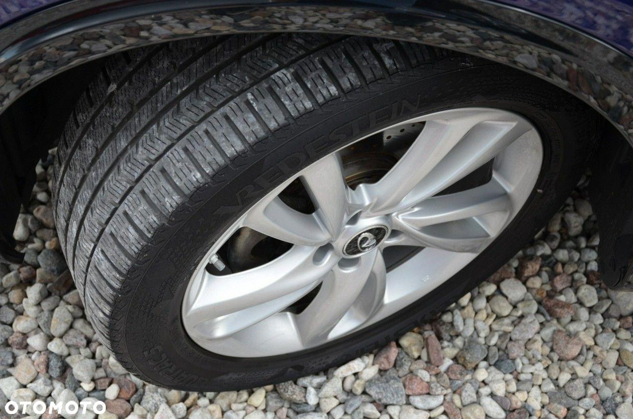 Infiniti Q30 - 30