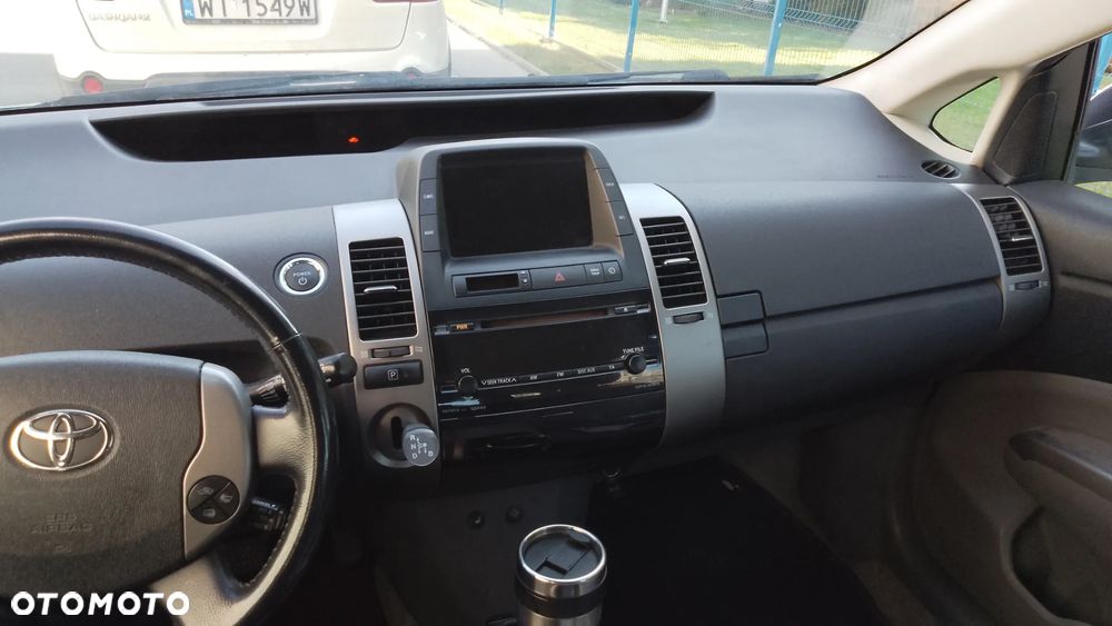 Toyota Prius (Hybrid) - 9
