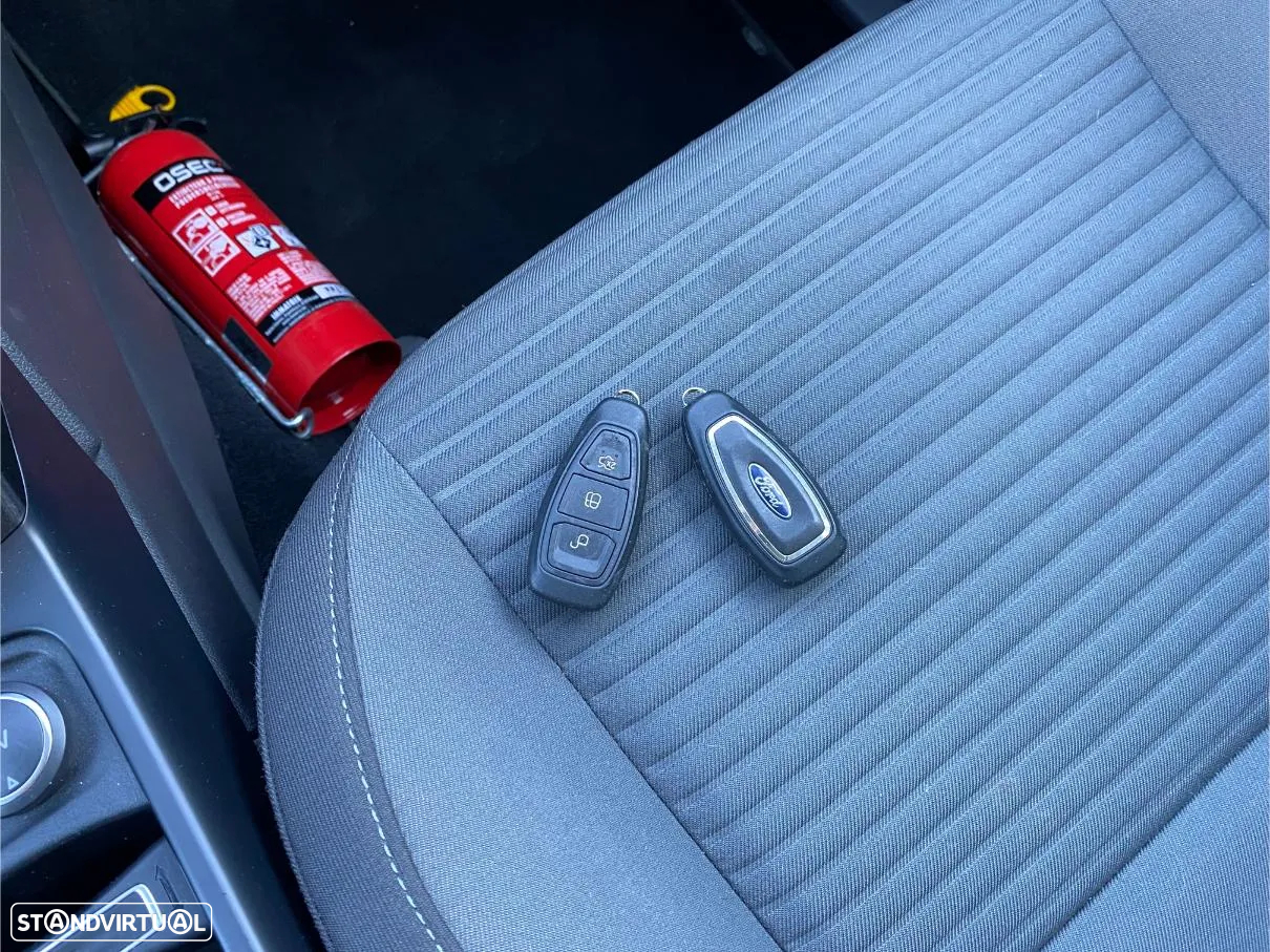 Ford C-Max 1.0 Ecoboost S&S Titanium - 38