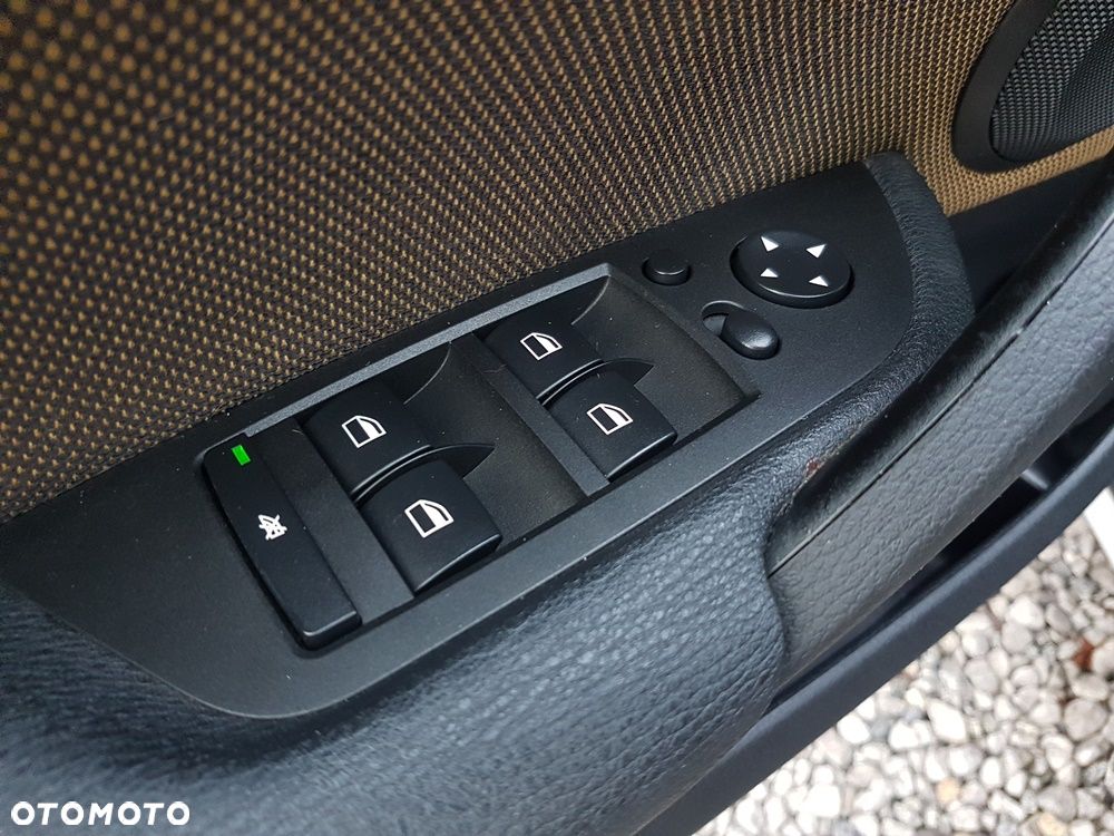 BMW X1 sDrive18d xLine - 16