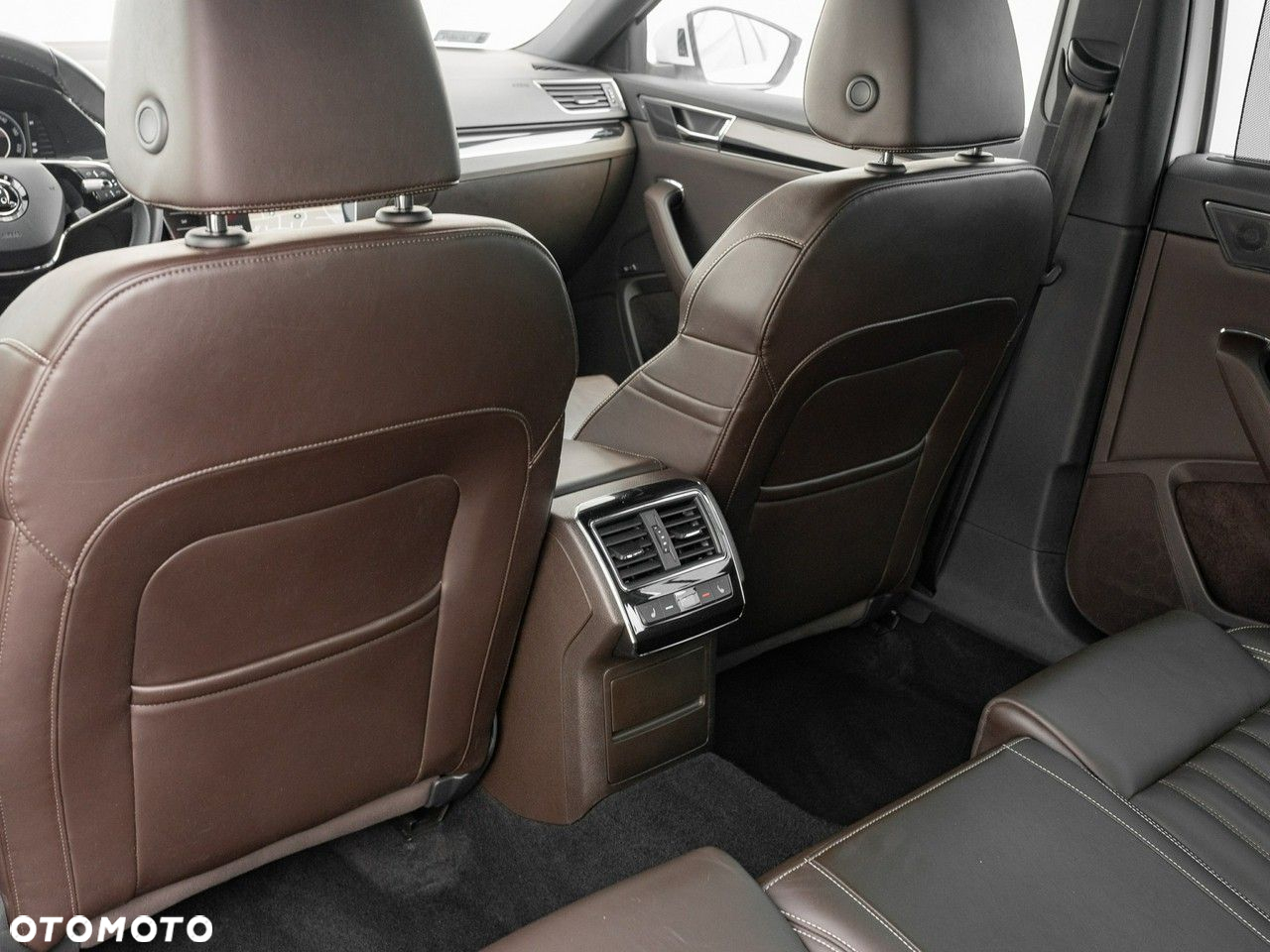 Skoda Superb 2.0 TDI SCR L&K DSG - 26
