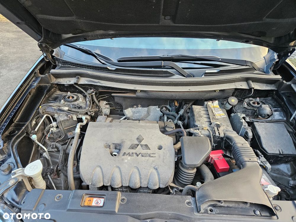 Mitsubishi Outlander 2.0 Intense + 4WD CVT - 9