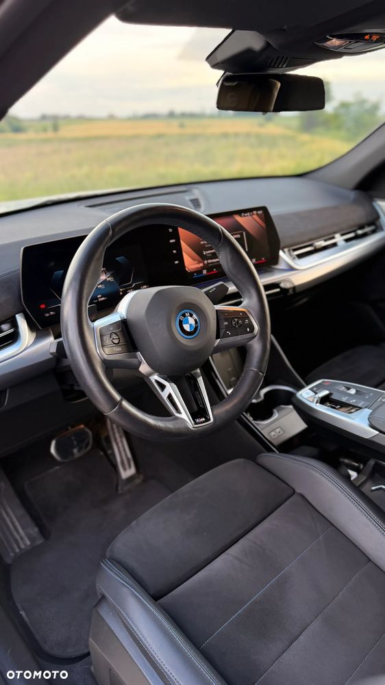 BMW iX2 eDrive20 66.5kWh M Sport - 6