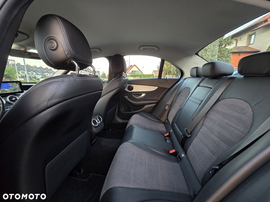Mercedes-Benz Klasa C 220 d 9G-TRONIC - 32