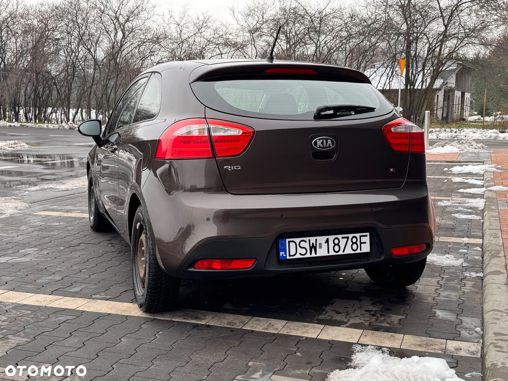 Kia Rio 1.4 L - 10