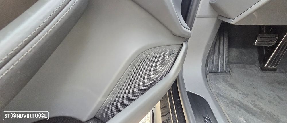 Porsche Taycan - 13