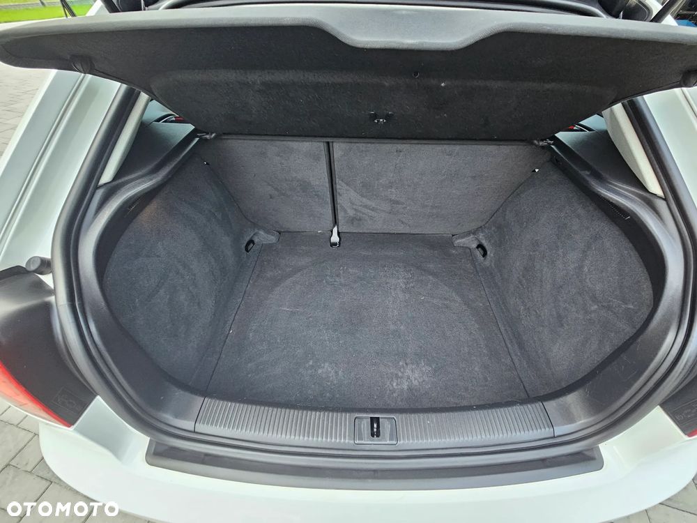 Audi A3 3-drzwiowe 1.6 Attraction - 22