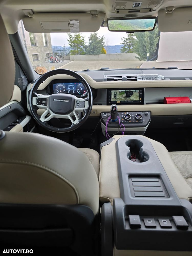 Land Rover Defender - 26