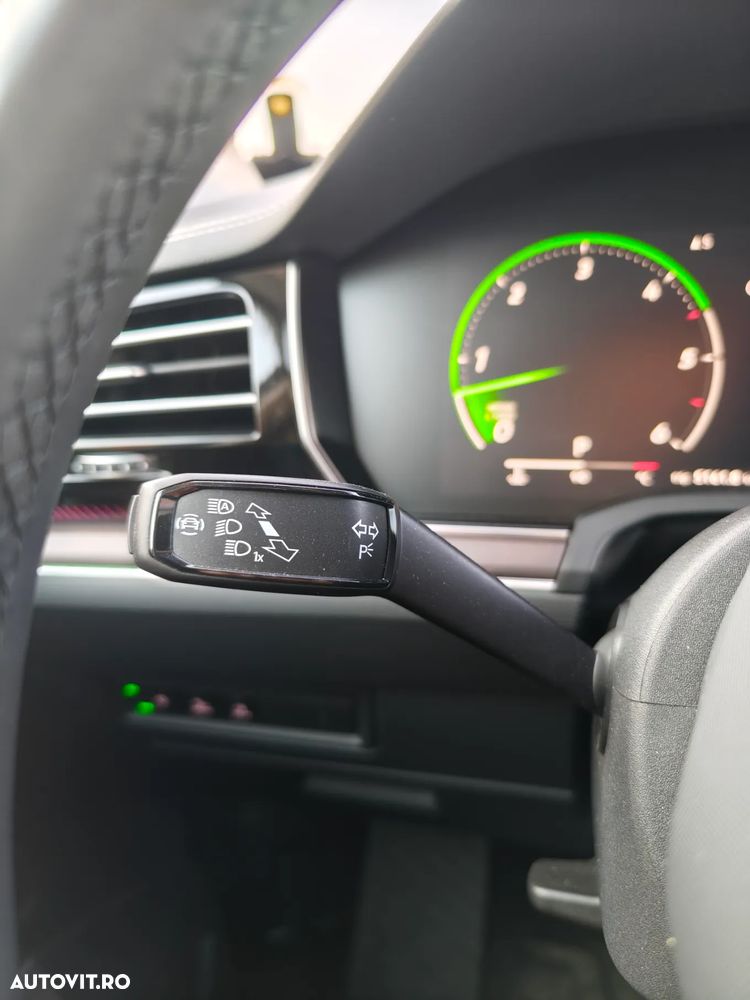 Volkswagen Touareg V6 TDI 4MOTION Elegance - 26
