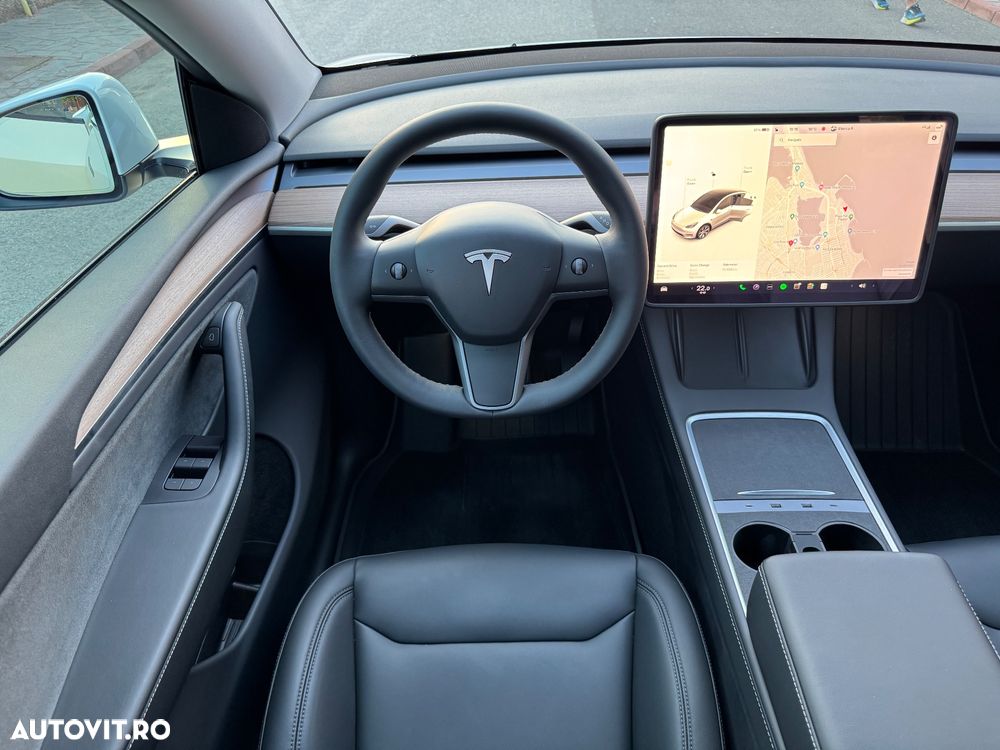 Tesla Model Y - 16