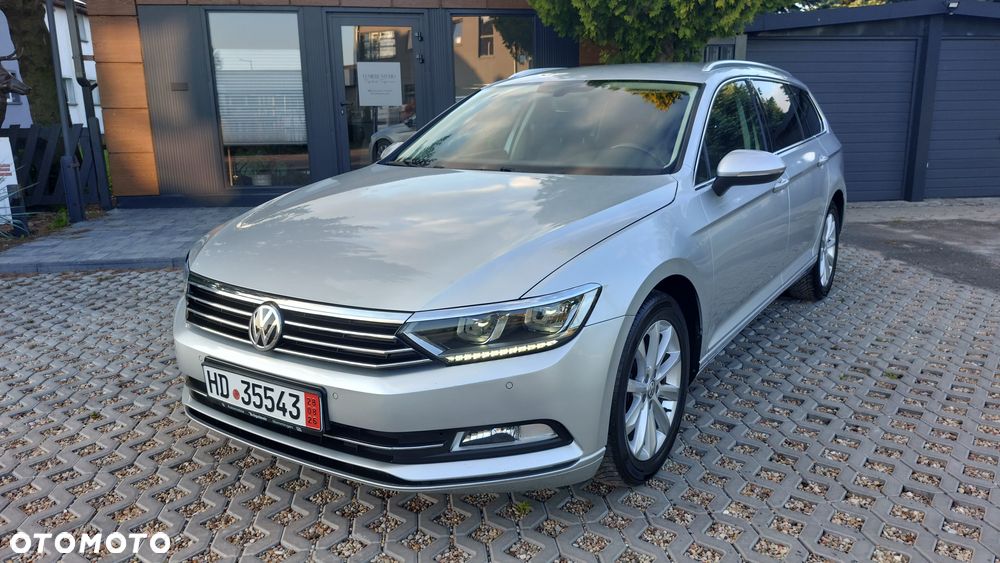 Volkswagen Passat - 1