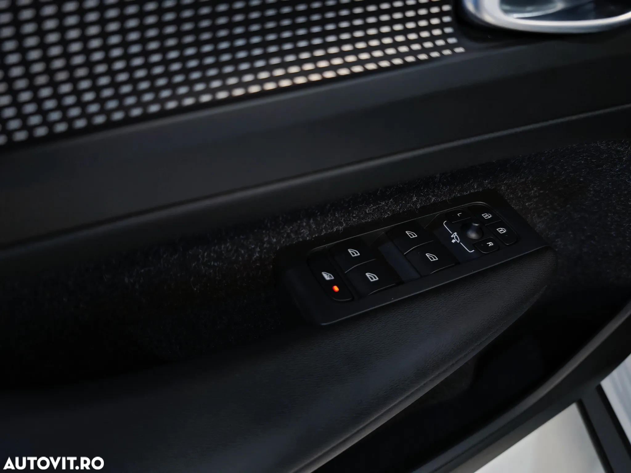 Volvo XC 40 T3 R-Design - 28