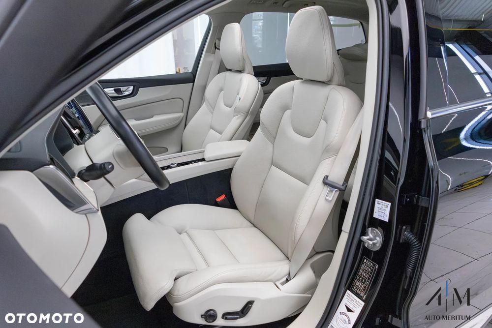 Volvo XC 60 B4 D AWD Plus Bright - 19
