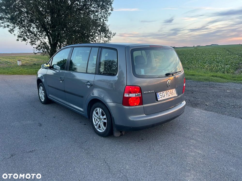 Volkswagen Touran 1.6 FSI Basis - 7
