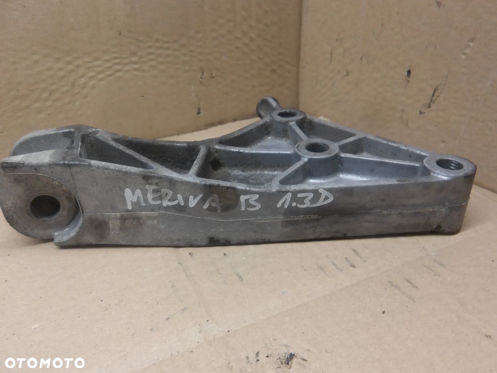 OPEL MERIVA B 10-13 1.3CDTI ŁAPA WSPORNIK SILNIKA 13247819 - 2