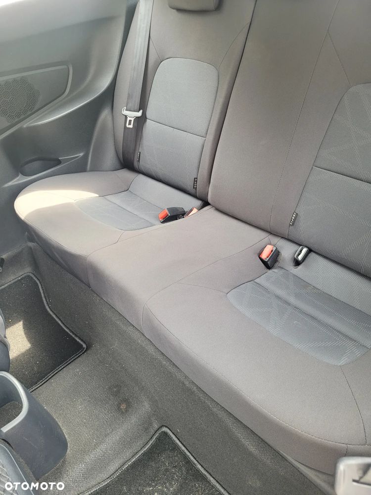 Kia Rio - 22