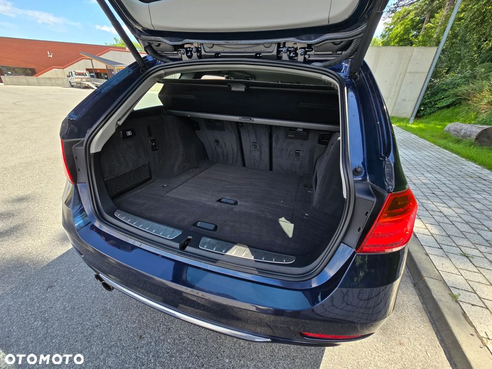 BMW Seria 3 328i Touring Luxury Line - 12
