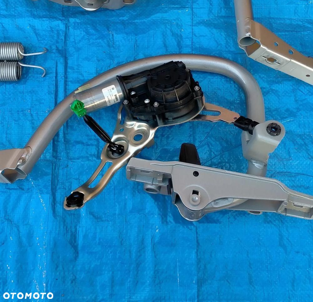 MERCEDES C Klasa W206 SEDAN / MECHANIZM TYLNEJ KLAPY / ORYGINAŁ - 1