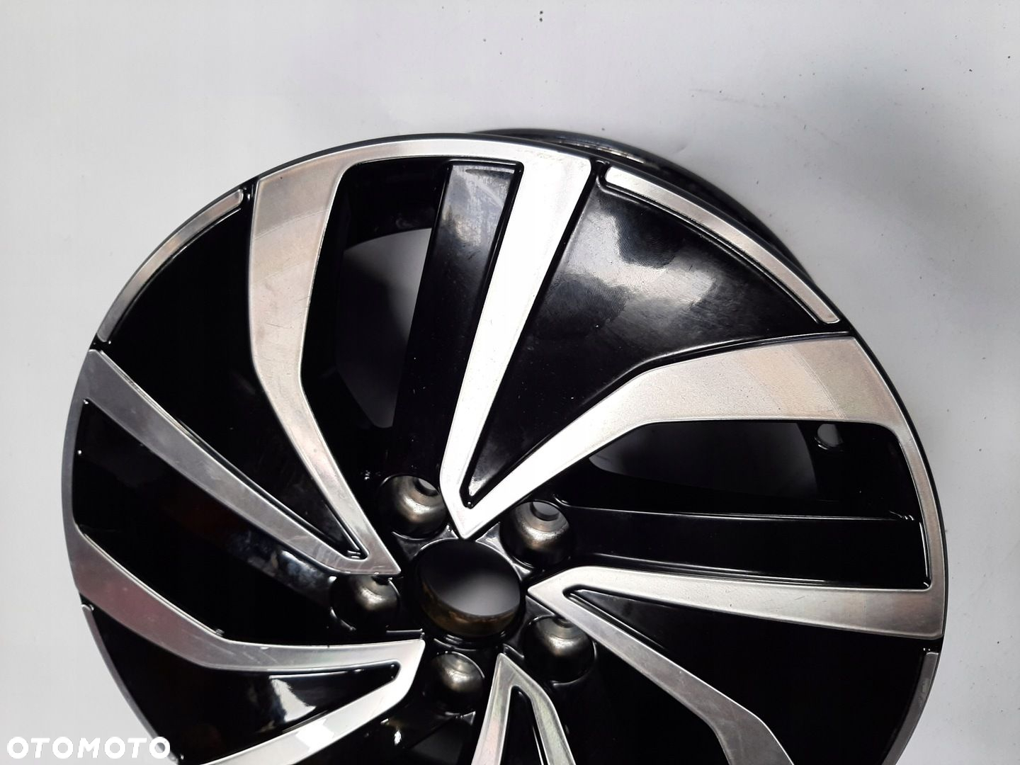 VW Polo VI Felga Aluminiowa Alufelga R15 15" 5,5Jx15H2 ET 40 2G0601025AS - 3