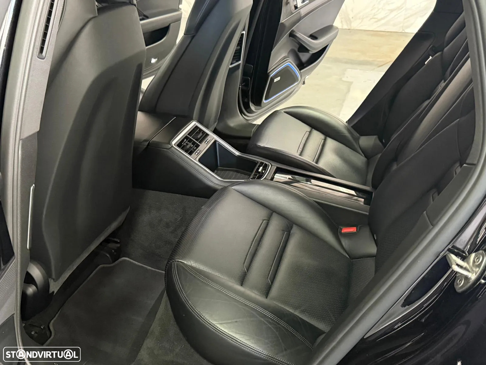 Porsche Panamera 4 E-Hybrid Platinum Edition - 11