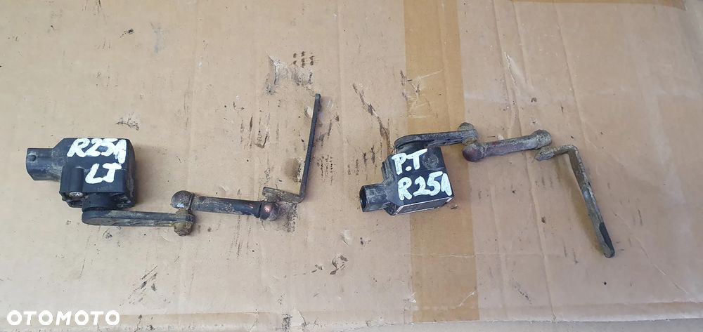 Czujnik poziomowania świateł XENON Mercedes R-Klasa W251 A0105427717 - 1