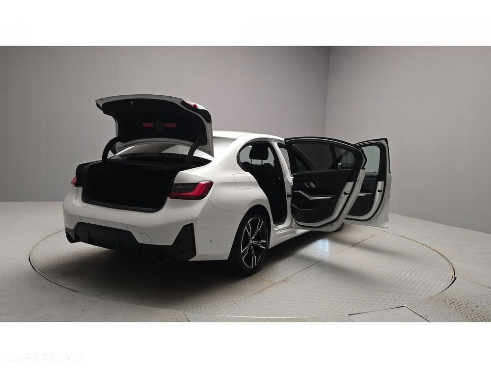 BMW Seria 3 320d xDrive mHEV M Sport - 10
