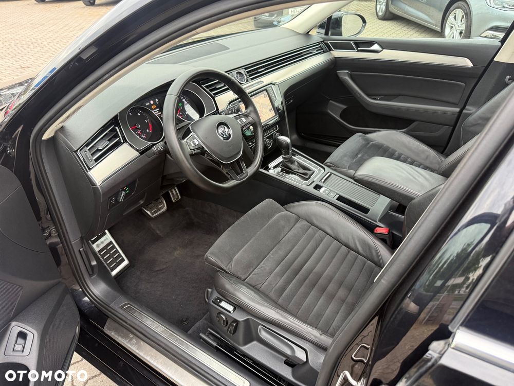 Volkswagen Passat 2.0 TDI SCR 4Motion DDG Highline - 8