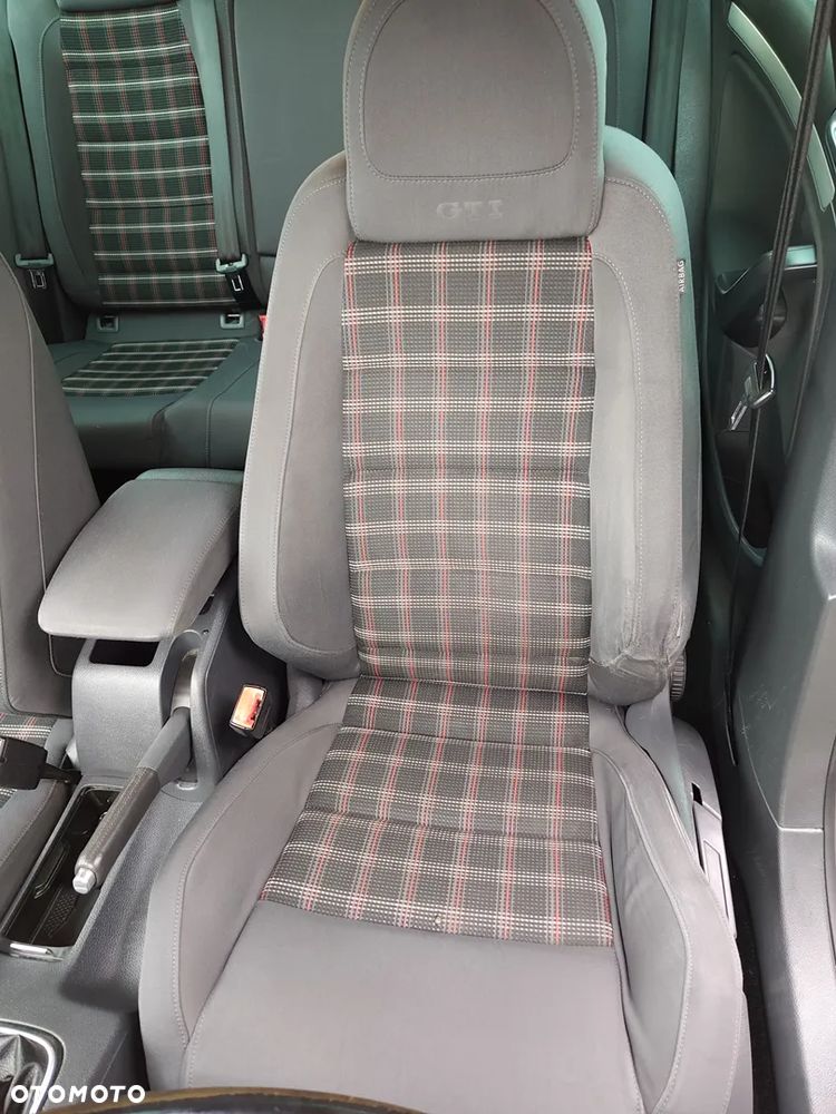 Volkswagen Golf - 16