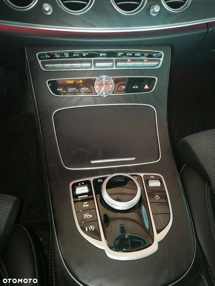 Mercedes-Benz Klasa E 200 4-Matic 9G-TRONIC - 12