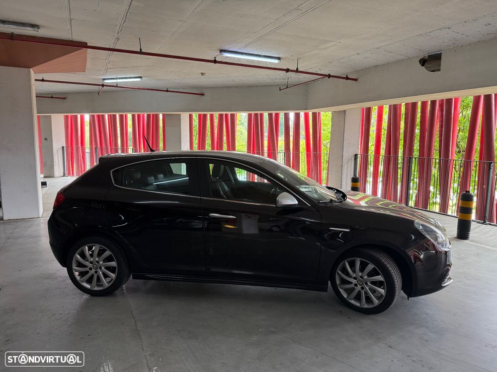 Alfa Romeo Giulietta 1.6 JTDM Veloce - 4
