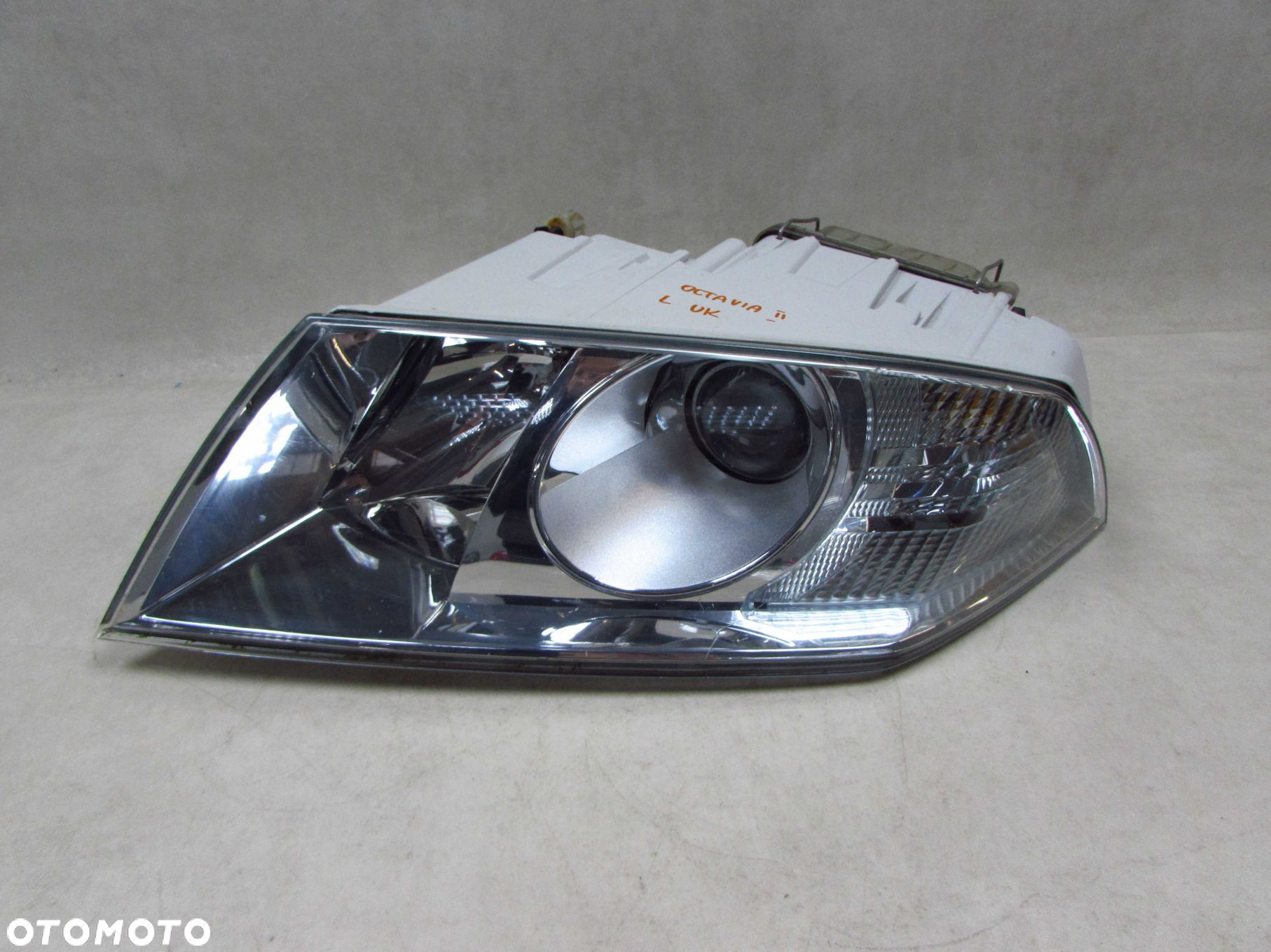 SKODA OCTAVIA II 04-08 LAMPA PRZOD LEWA REFLEKTOR UK - 8
