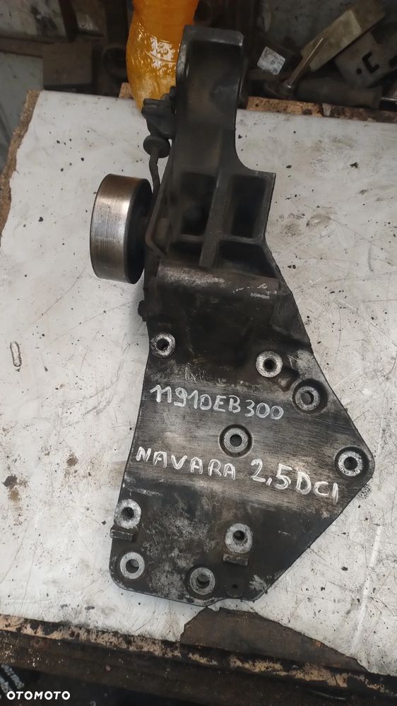 NISSAN NAVARA YD25 2,5 DCI łapa wspornik 11910EB300 - 1