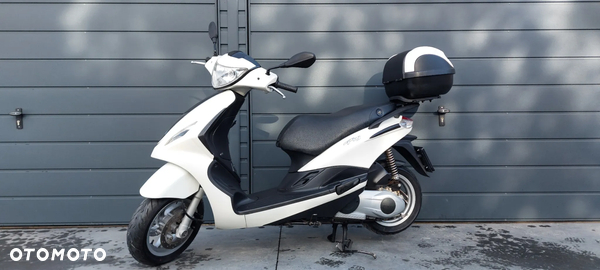 Piaggio FLY