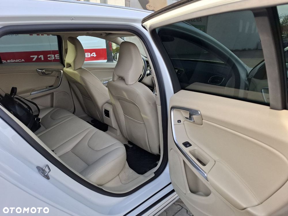 Volvo V60 D4 Drive-E Momentum - 11