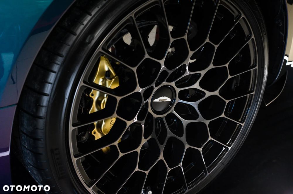 Aston Martin DBS - 15