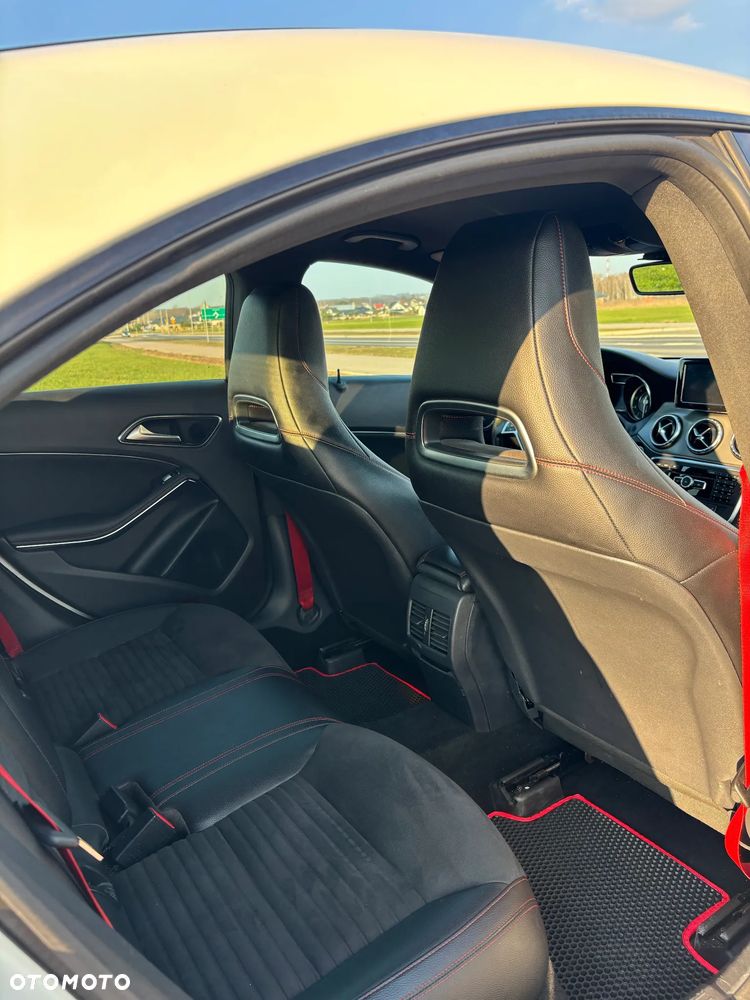 Mercedes-Benz CLA 45 AMG 4Matic 7G-DCT - 9