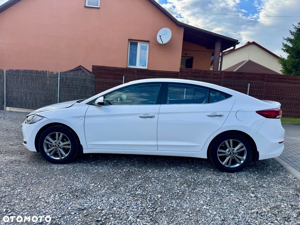 Hyundai Elantra 1.6 Style - 9