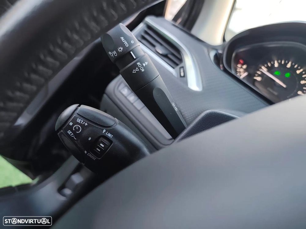 Peugeot 2008 1.2 PureTech Style - 18