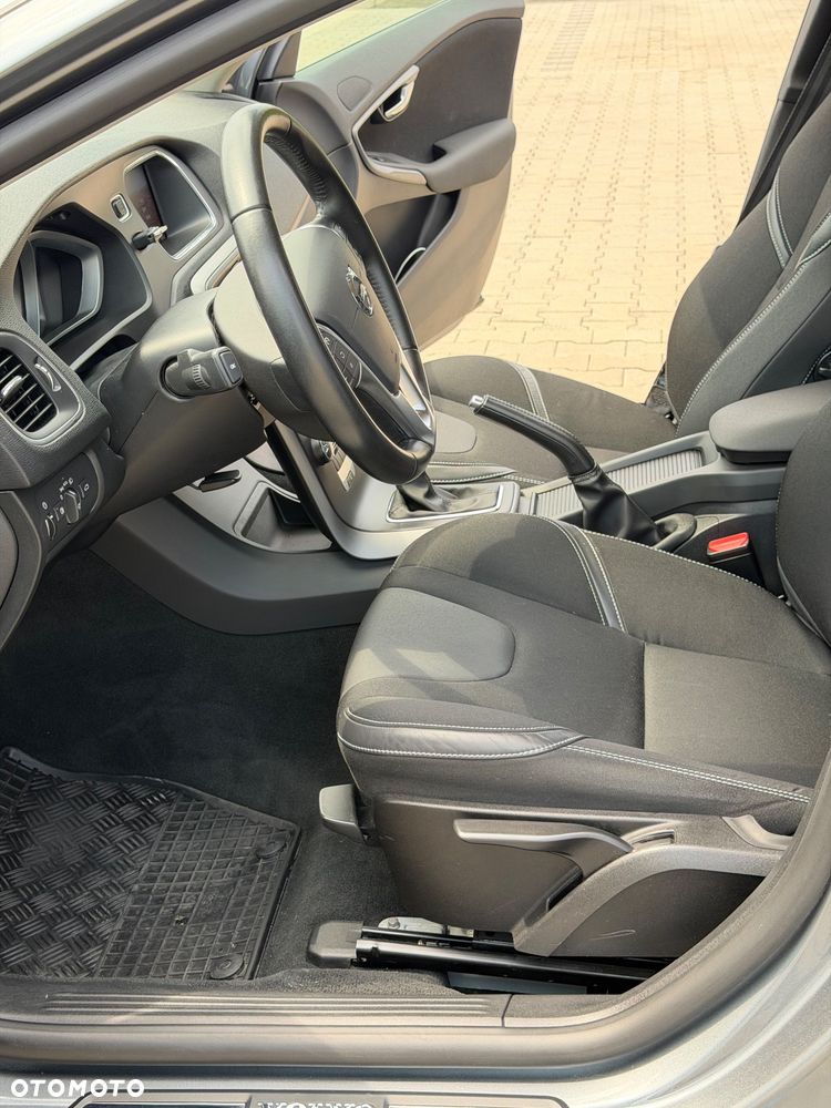 Volvo V40 - 16