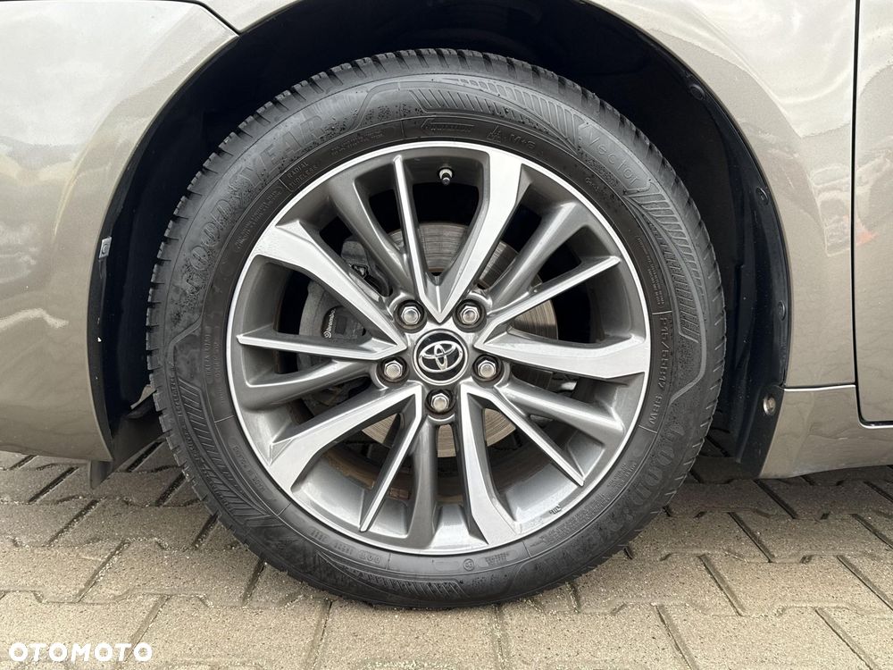 Toyota Avensis 1.8 Premium MS - 26