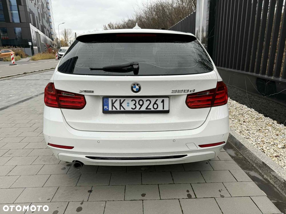 BMW Seria 3 320d xDrive Sport-Aut Sport Line - 7