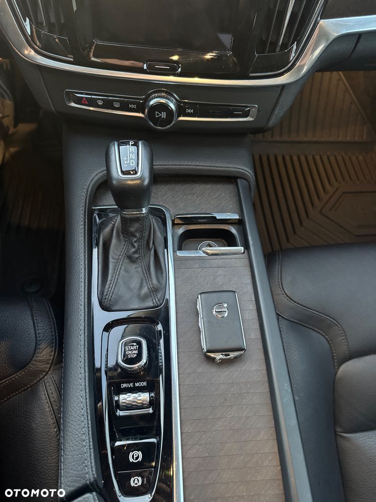 Volvo V90 Cross Country T6 AWD - 38