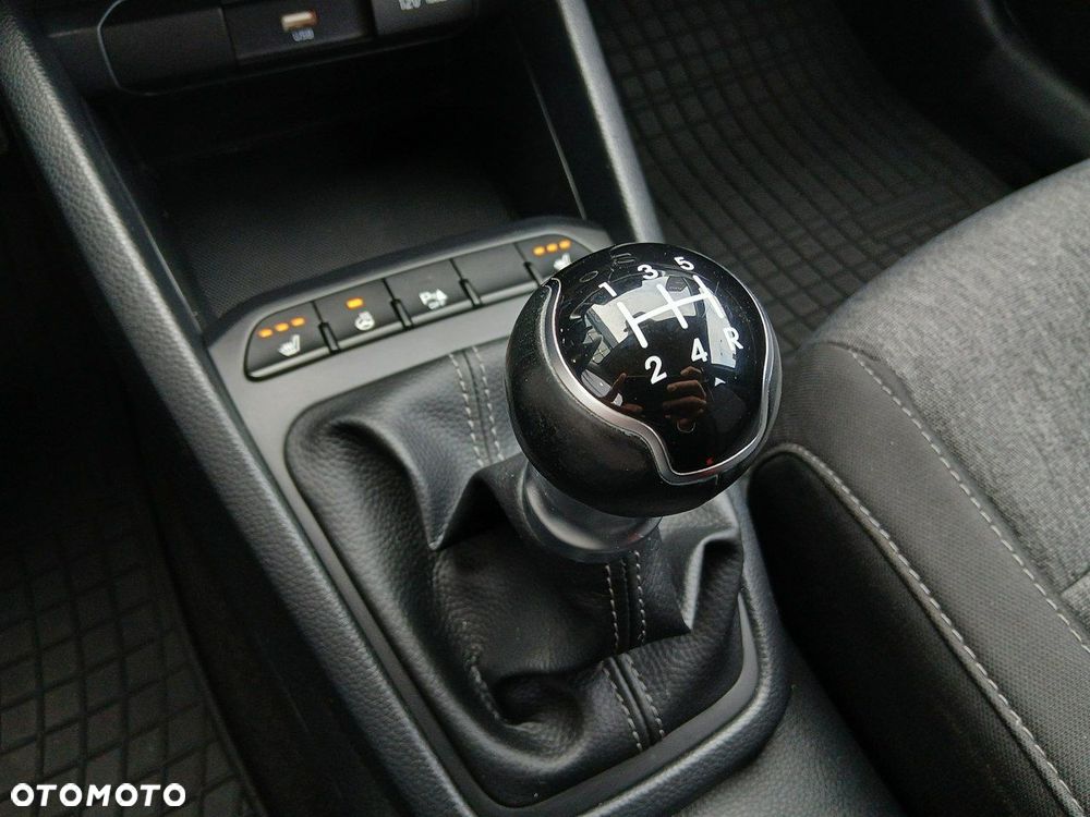 Kia Stonic - 26