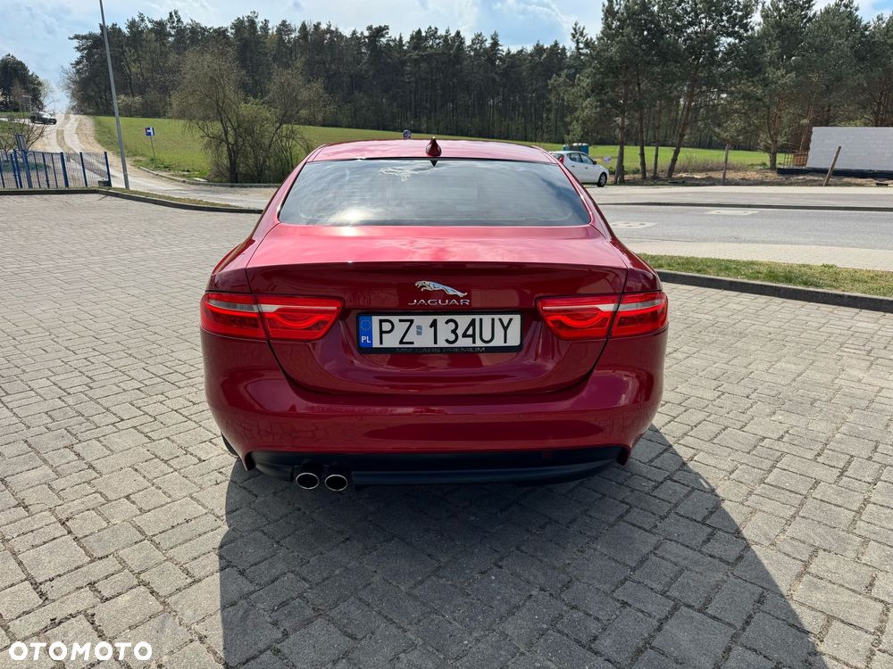 Jaguar XE ver-2-0-d-awd-portfolio - 7