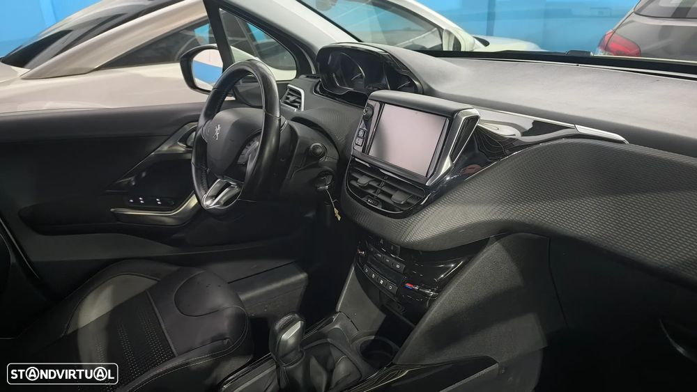 Peugeot 2008 1.2 PureTech Allure - 5
