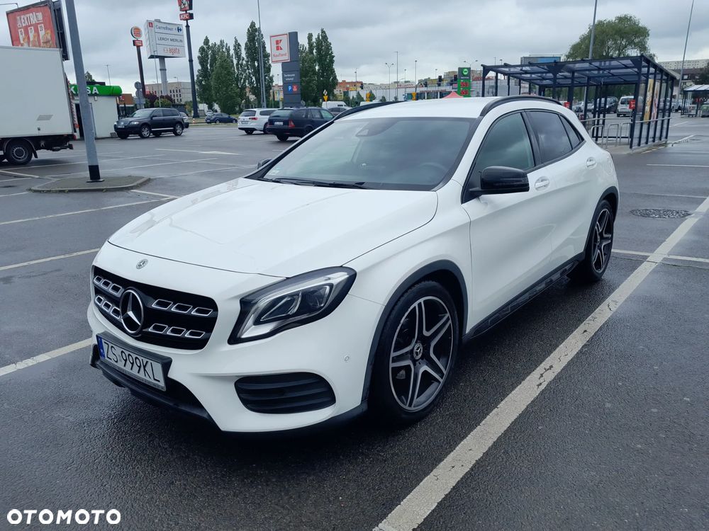 Mercedes-Benz GLA 200 7G-DCT AMG Line - 2