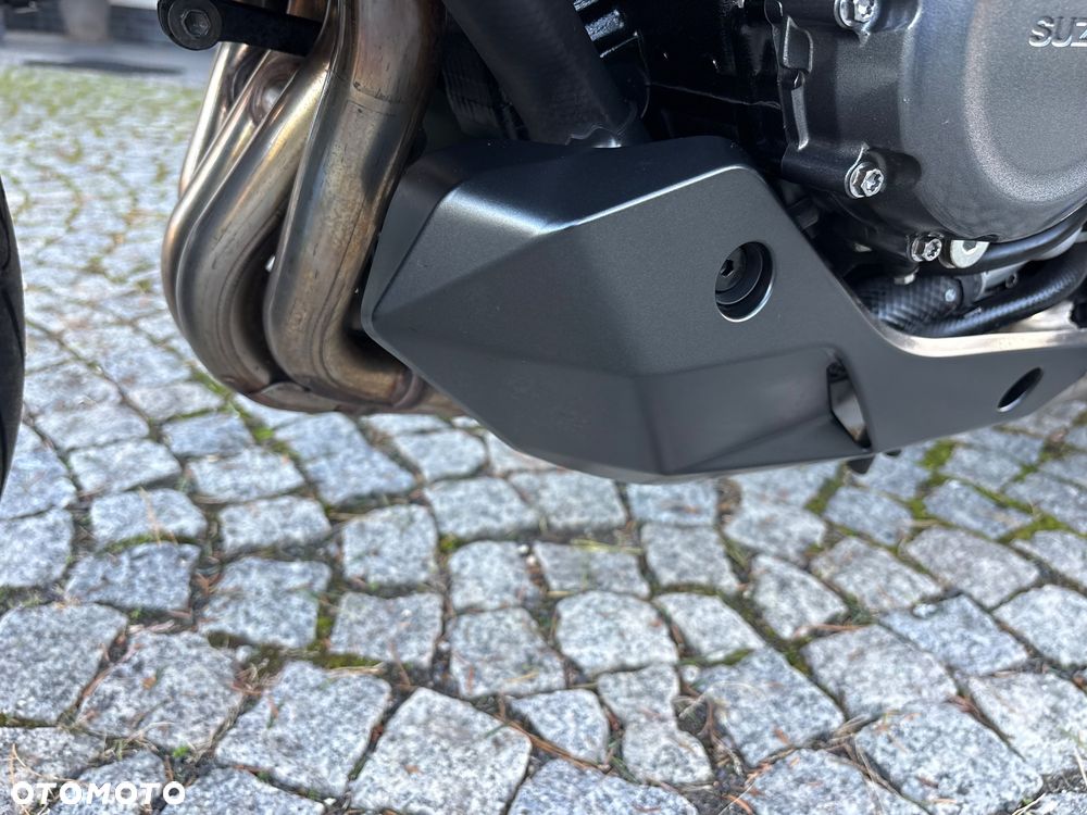 Suzuki GSX - 18