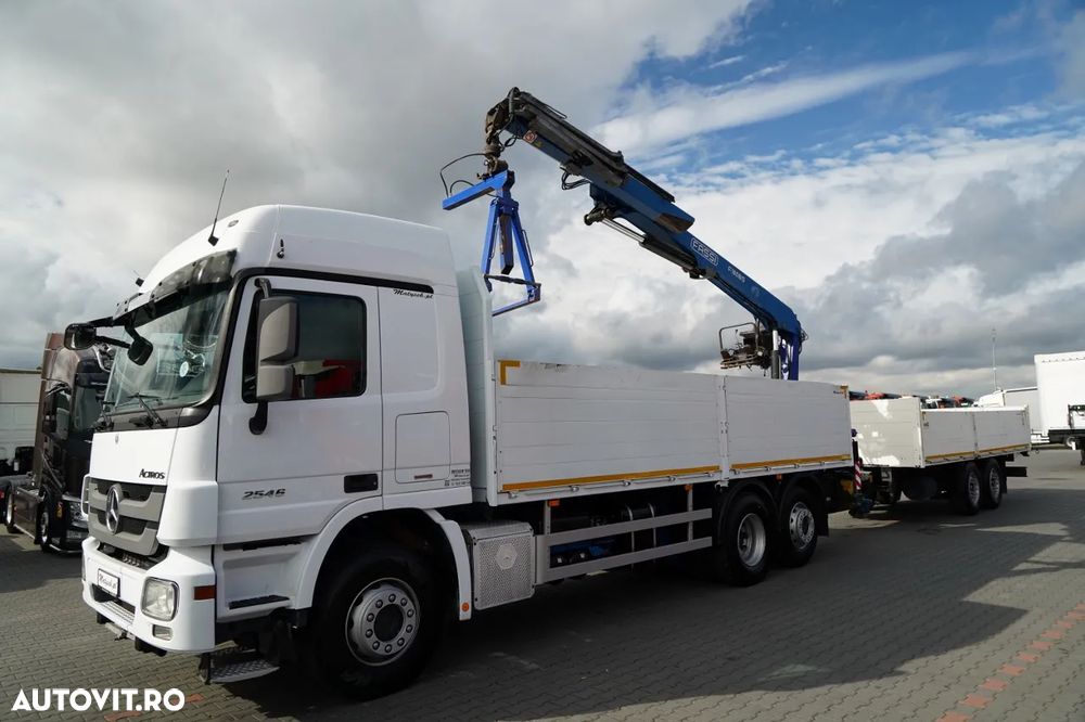 Mercedes-Benz / ACTROS 2548 / 6x2 / Combinație platformă rabatabilă - 6,5 m / Axă liftantă / + HDS FASSI / Rază de acțiune: 10,85 m / FIFTH FIFTH FIRST REAR / ROTATOR / FURCĂ PENTRU PALEȚI / Remorcă 6,5 m / SAF / - 5