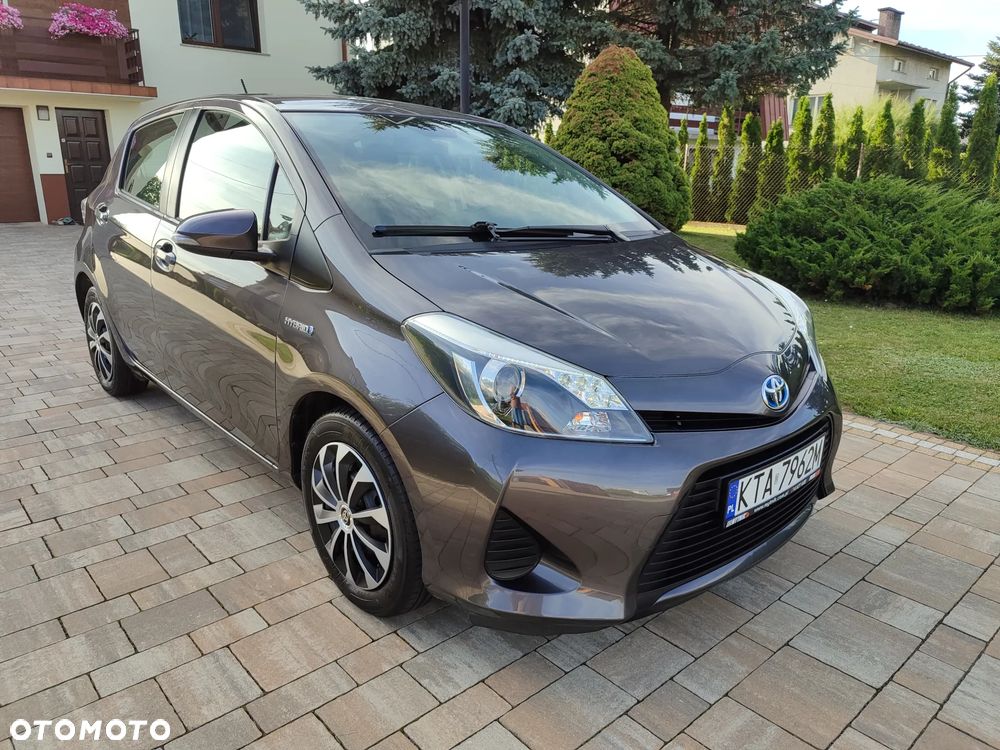 Toyota Yaris Hybrid 100 Life - 1